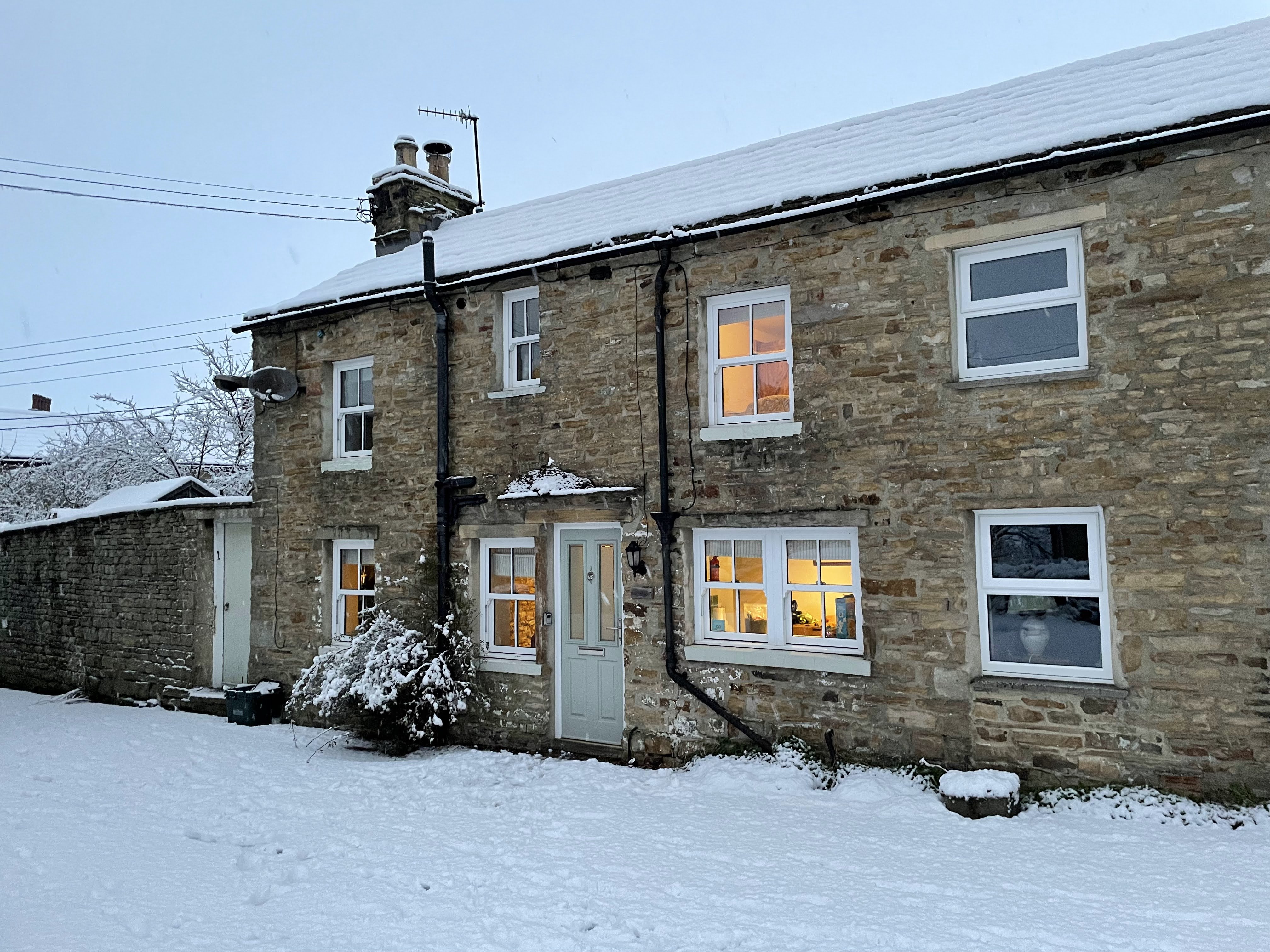 Cringley Cottage in winter snow